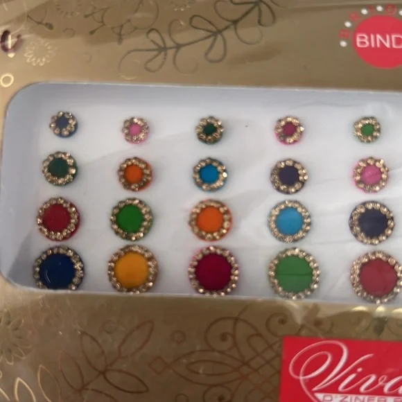 Round bindi - Picture 2 of 3